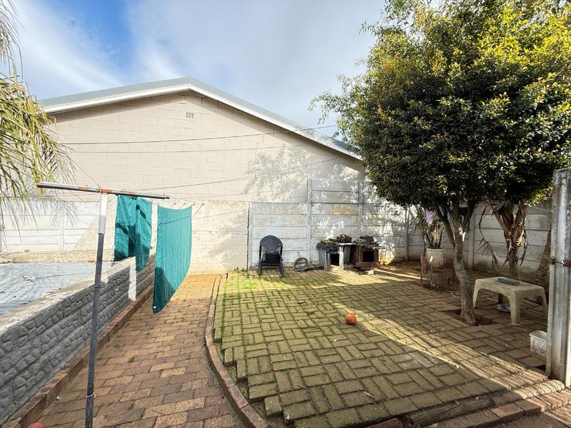 4 Bedroom Property for Sale in Doornkuil Western Cape